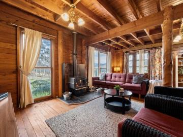 Rustic Log Home with Breathtaking Views