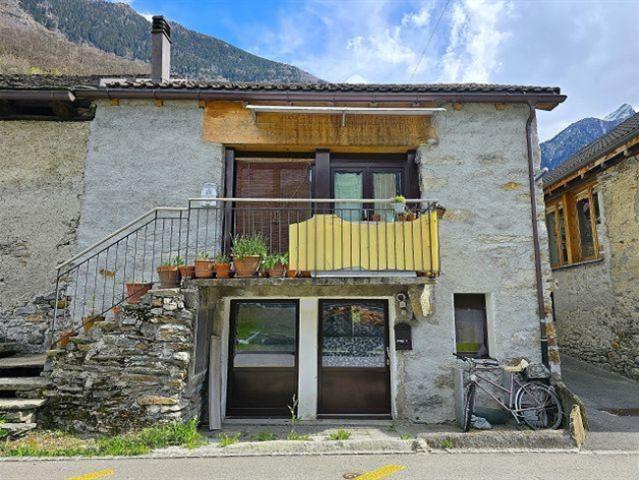 Rustico mit 2 Wohnungen 2 und 3 Zimmer mit Terrassen und schöner Aussicht/Bel rustico mit 2 Wohnungen 2 und 3 Zimmer mit Terrassen und schöner Aussicht
