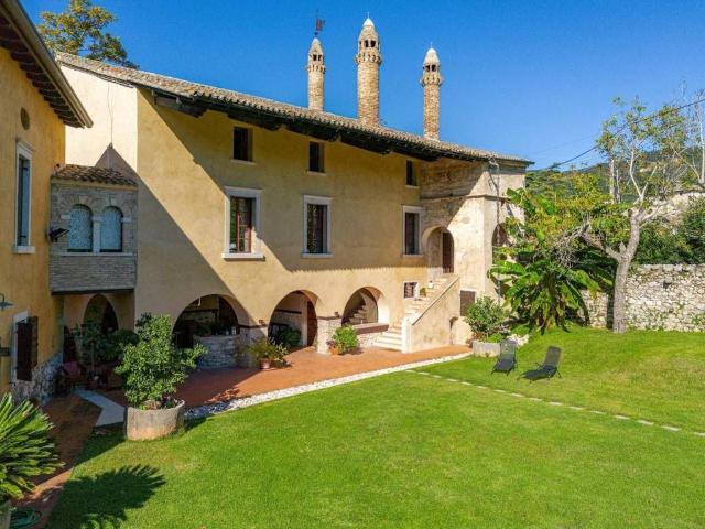 Villa in vendita a Caprino Veronese VR
