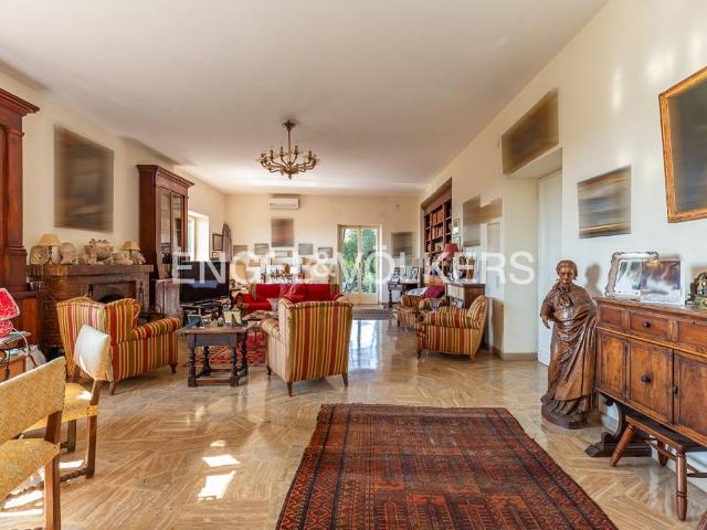 Villa in vendita a Lanuvio RM