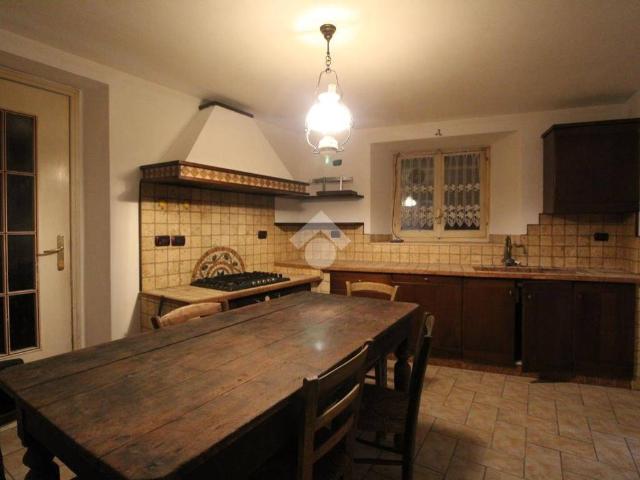 Casa indipendente in vendita a Neviano degli Arduini PR
