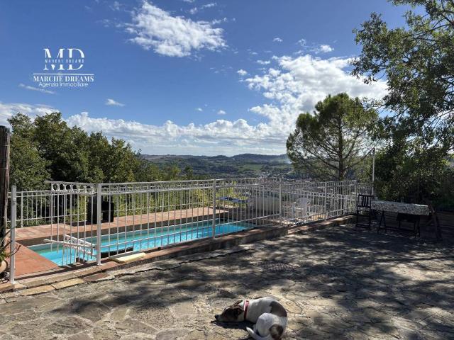 Villa in vendita a San Severino Marche MC