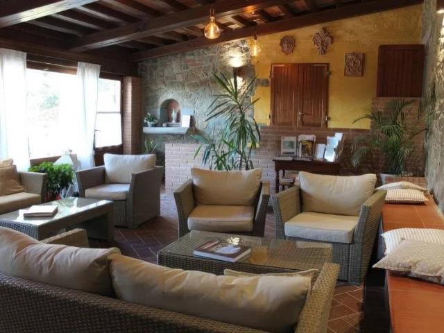 Palazzo / Stabile in vendita a Serravalle Pistoiese PT