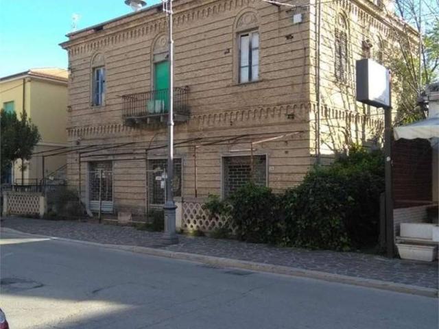 Palazzo / Stabile in vendita a Silvi TE