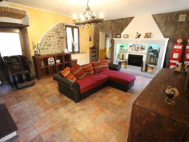 Casa indipendente in vendita a Suisio BG