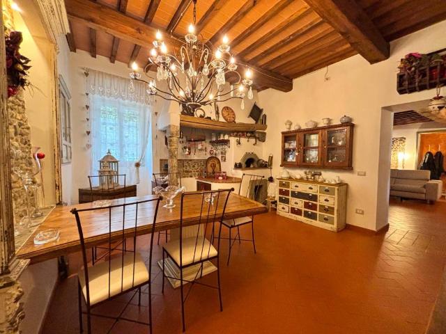 Casa indipendente in vendita a Prato PO