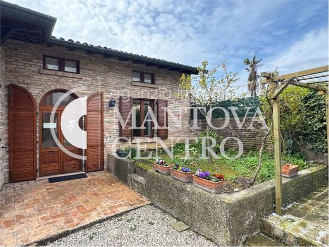Casa indipendente in vendita a Redondesco MN