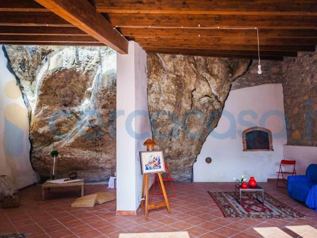 Rustico casale in affitto a Roccapalumba
