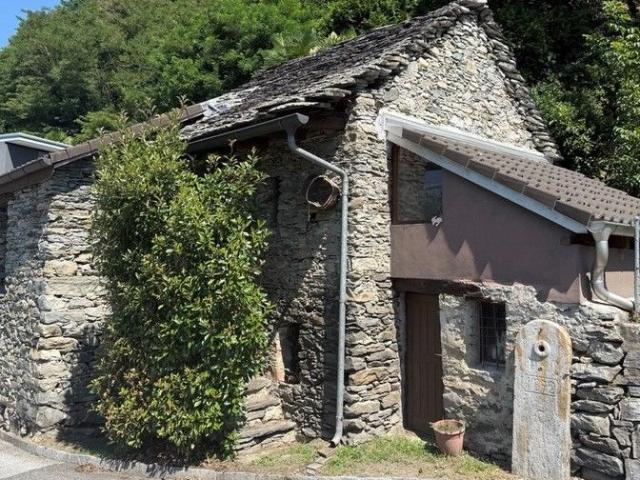 Rustico con vista sul lago