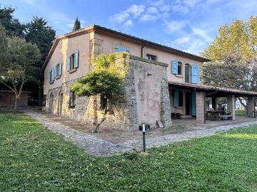 Rustico con ampio terreno e piscina 500m² Rosignano Marittimo
