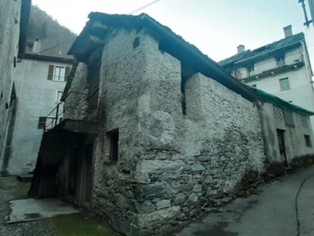RUSTICO DA RISTRUTTURARE