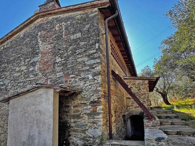 Rustico di charme con vista mare sulle colline di Camaiore 220m² Camaiore