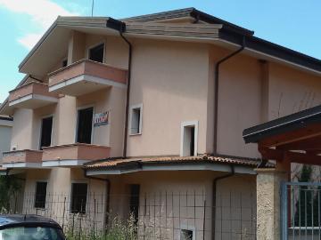 Rustico di Villetta Bifamiliare Moderna, Spazio e Comfort su. 230m² Pizzo