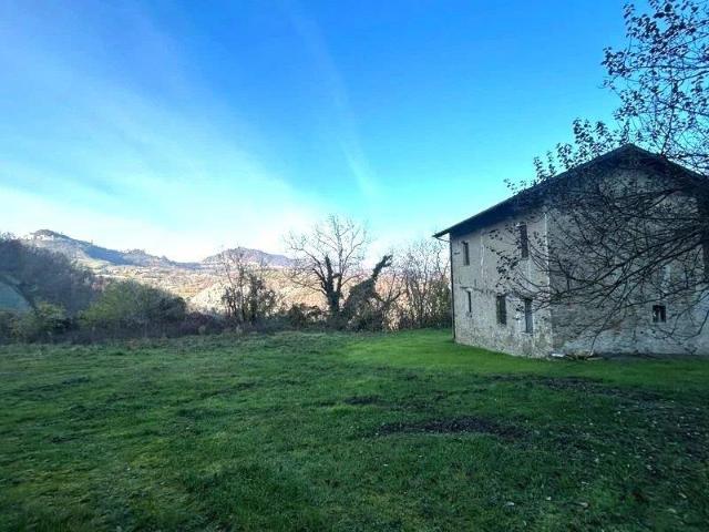 Rustico in pietra con terreno 292m² Montechiaro d'Acqui