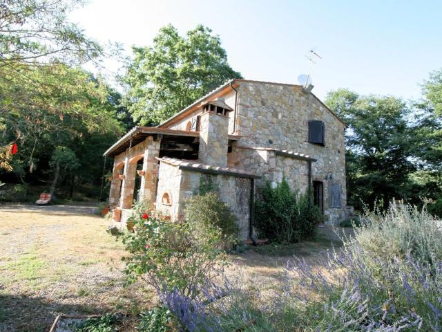Rustico in stile Toscano con dependances immerso nel bosco i. 418m² Montieri
