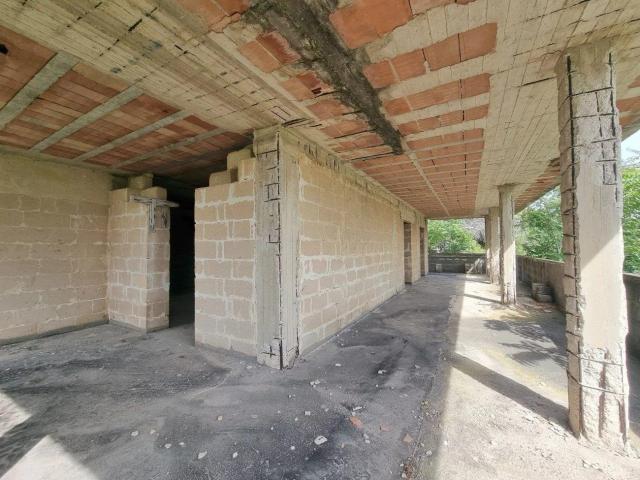 Rustico in vendita a Maruggio con vista mare e ampio giardin. 320m² Maruggio