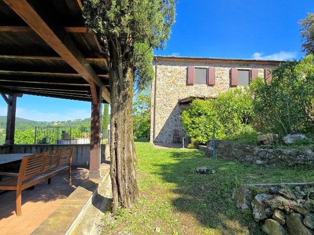 Rustico ristrutturato con ampio terreno e vista panoramica i. 180m² Roccastrada