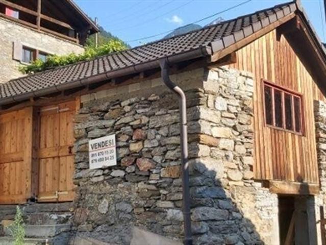 Rustico teilrenoviert an sonniger, ruhiger Aussichslage / 2 Parzellen Rustico im sonnigen, ruhigen Kern mit schöner Aussicht
