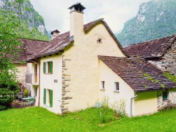 RUSTICO TICINESE RINNOVATO CON STILE | STILVOLL RENOVIERTES TESSINER RUSTICO