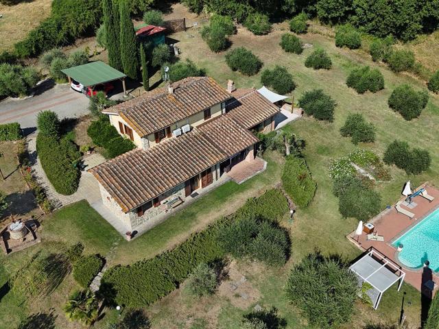 Rustico Toscano Raffinato con 3 Camere da Letto, Giardino, V. 241m² Cortona