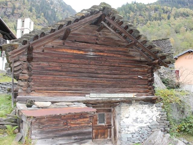Rustico zum Ausbauen mit Garten / Rustico zum Renovieren mit Garten