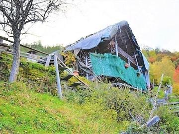 Rustico zum Ausbauen mit grossem Garten an sehr sonniger, ruhiger Aussichtslage / Rustico zu renovieren mit grossem Garten sonnig und panoramisch