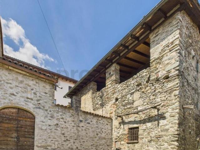 Rustico zum Renovieren im Herzen von Torricella Taverne Eine ausgezeichnete Investition