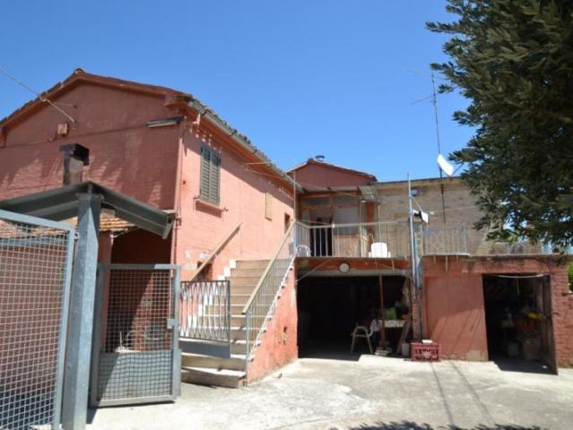 Rustico 15 vani 350mq