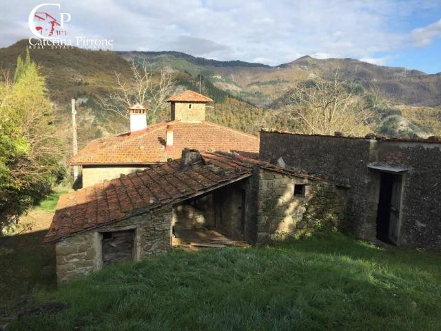 Rustico 15 vani 470mq