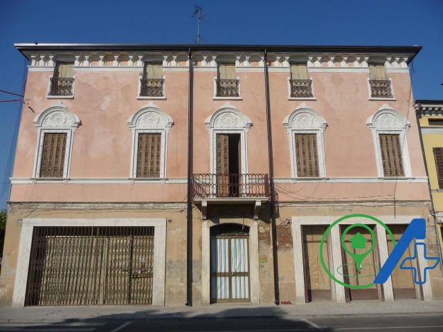 Rustico 15 vani 780mq