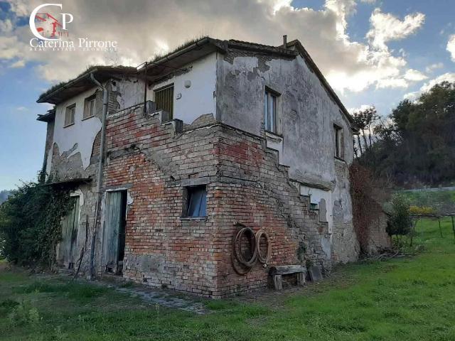Rustico 10 vani 430mq