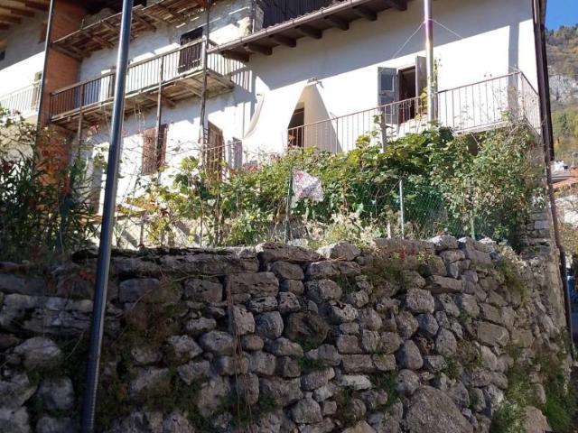 Rustico 12 vani 360mq