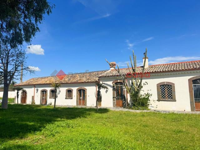 Rustico 12 vani 500mq