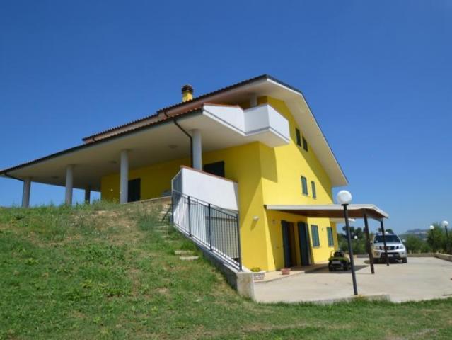 Rustico 20 vani 450mq