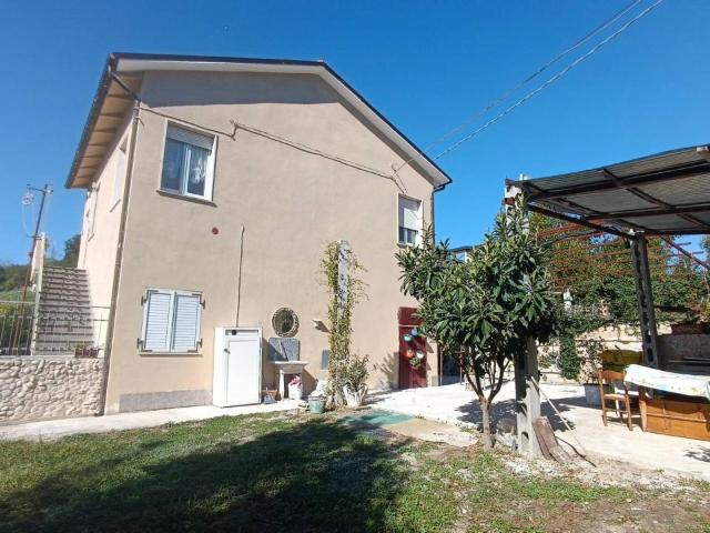 Rustico 6 vani 140mq