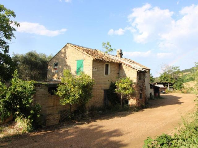 Rustico 6 vani 300mq