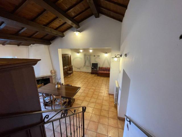 Rustico 8 vani 200mq