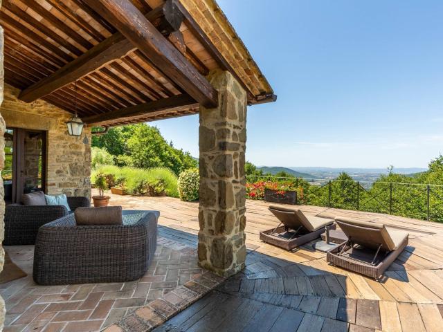 Rustico/Casale/Corte in vendita a Castiglion Fiorentino 374m² Castiglion Fiorentino