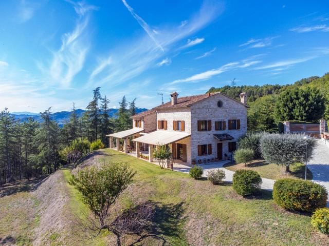 Rustico/Casale/Corte in vendita a Fermignano 335m² Fermignano