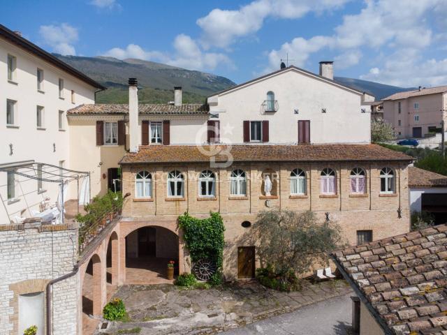 Rustico/Casale/Corte in vendita a Gualdo Tadino 860m² Gualdo Tadino