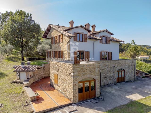 Rustico/Casale/Corte in vendita a Gubbio 500m² Gubbio