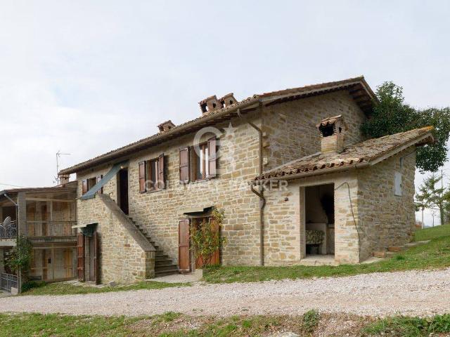 Rustico/Casale/Corte in vendita a Gubbio 230m² Gubbio
