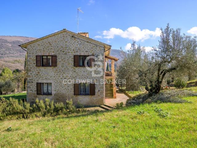 Rustico/Casale/Corte in vendita a Perugia 270m² Perugia