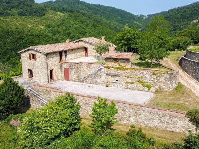Rustico/Casale/Corte in vendita a Perugia 460m² Semonte