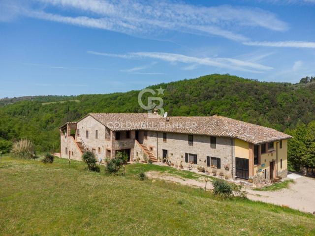 Rustico/Casale/Corte in vendita a Perugia, Colle Umberto I 770m² Perugia