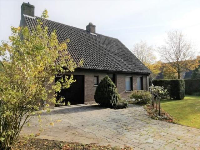 Rustig alleenstaande woning met tuin en garage