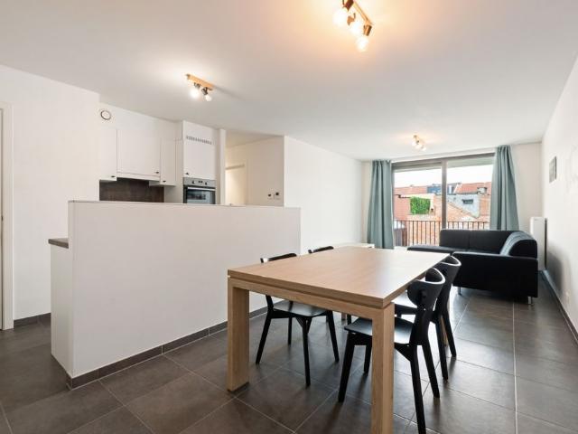 Rustig gelegen 2 slaapkamer appartement met terras