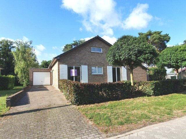 Rustig gelegen 3 slpka woning met inpandige garage, 2 ter.