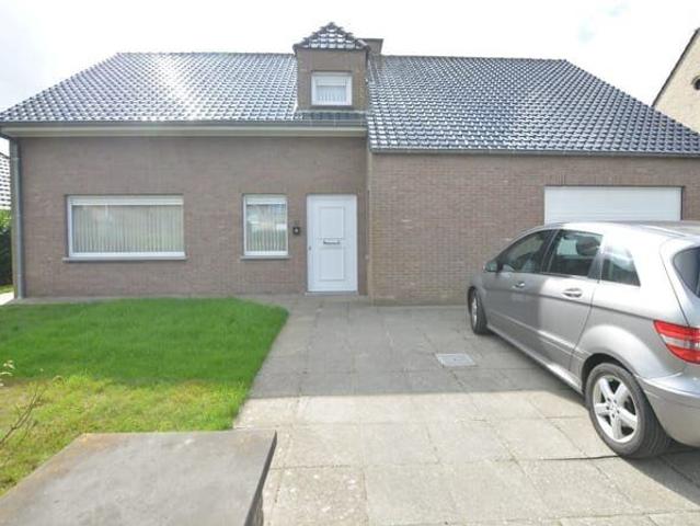 Rustig gelegen villa te Gistel 683m²