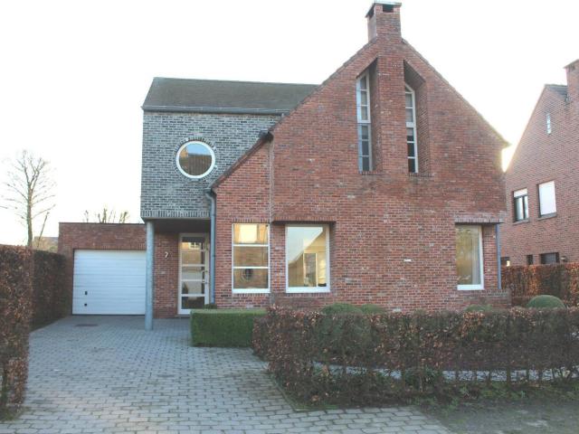Rustig gelegen villa met 4 slpk. te huur op wandelafstand va
